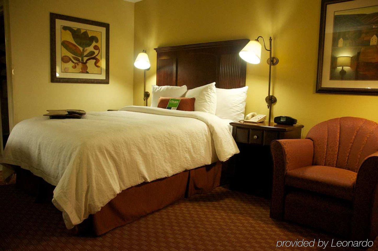 Baymont Inn & Suites By Wyndham The Woodlands Shenandoah Room photo