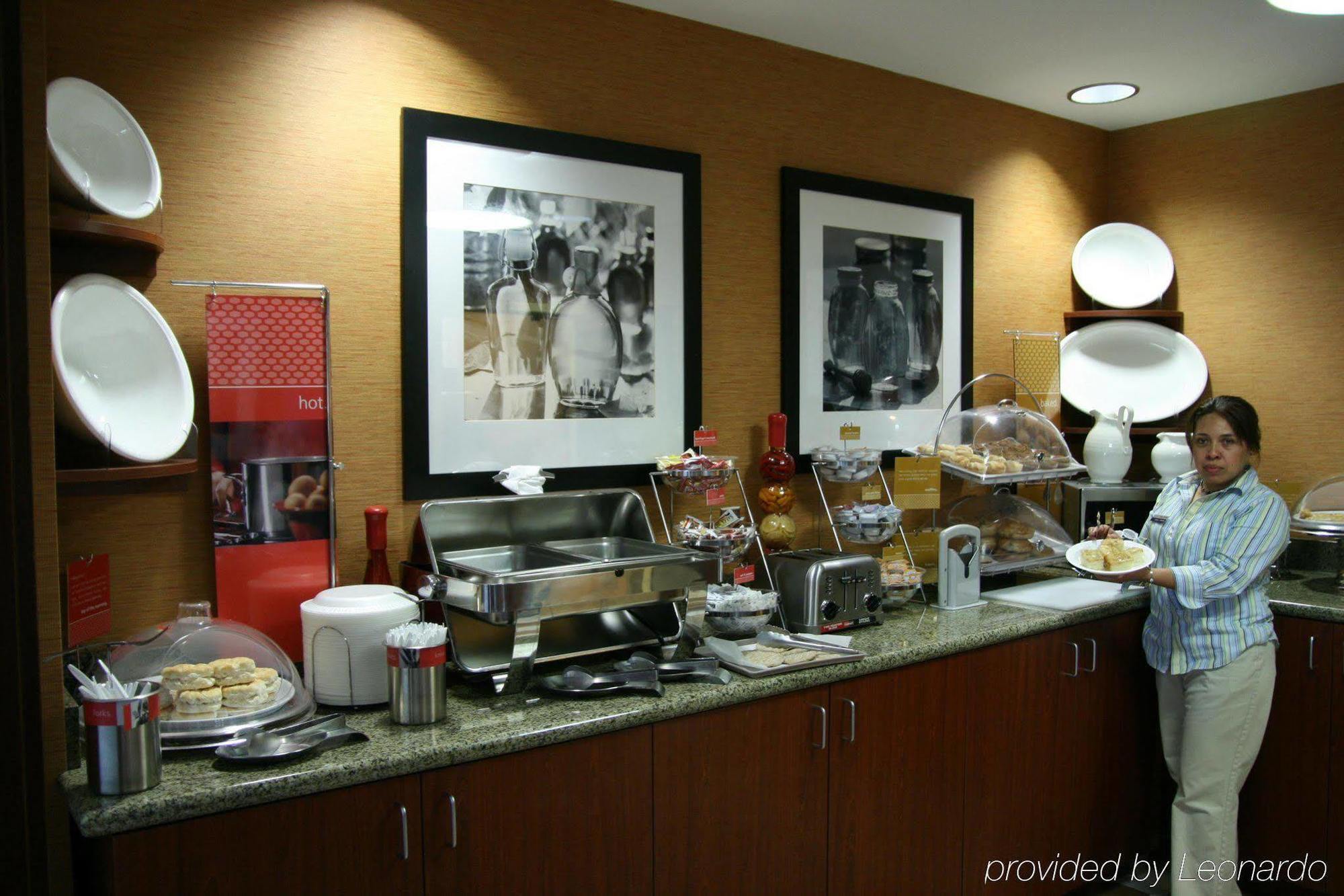 Baymont Inn & Suites By Wyndham The Woodlands Shenandoah Restaurant photo