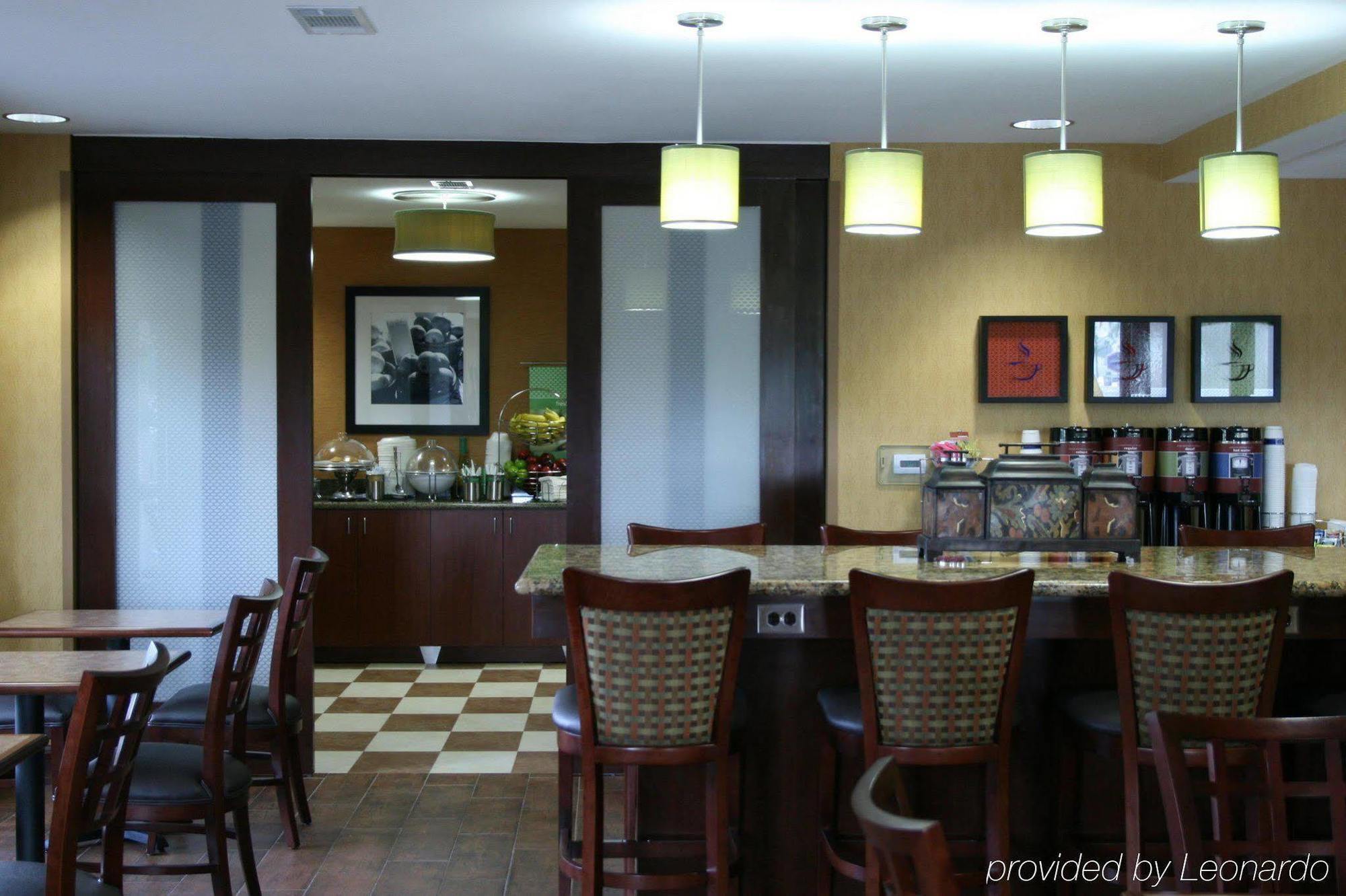 Baymont Inn & Suites By Wyndham The Woodlands Shenandoah Restaurant photo