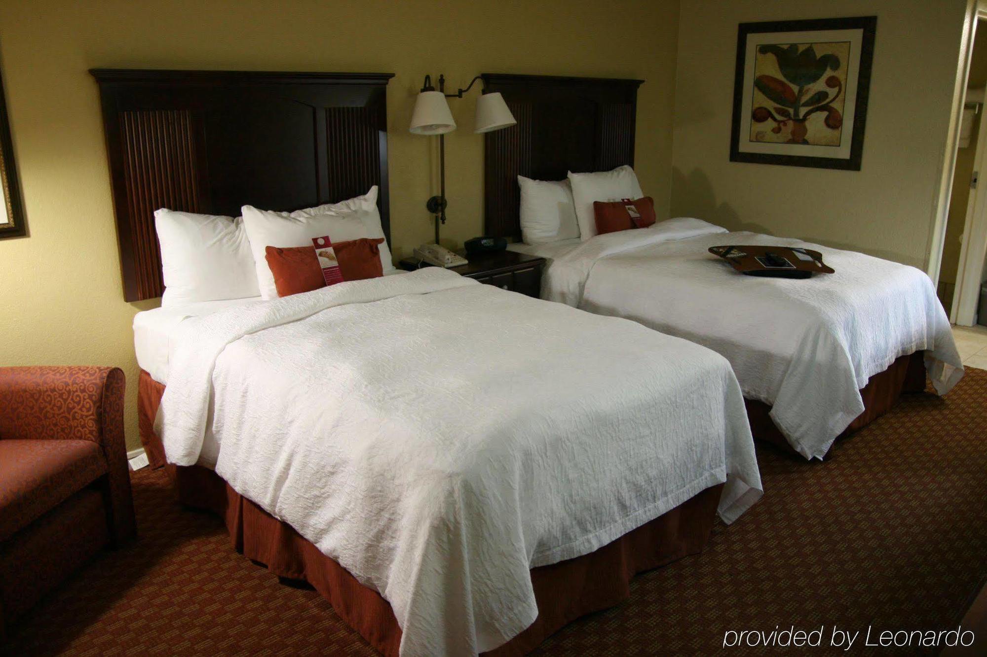 Baymont Inn & Suites By Wyndham The Woodlands Shenandoah Room photo