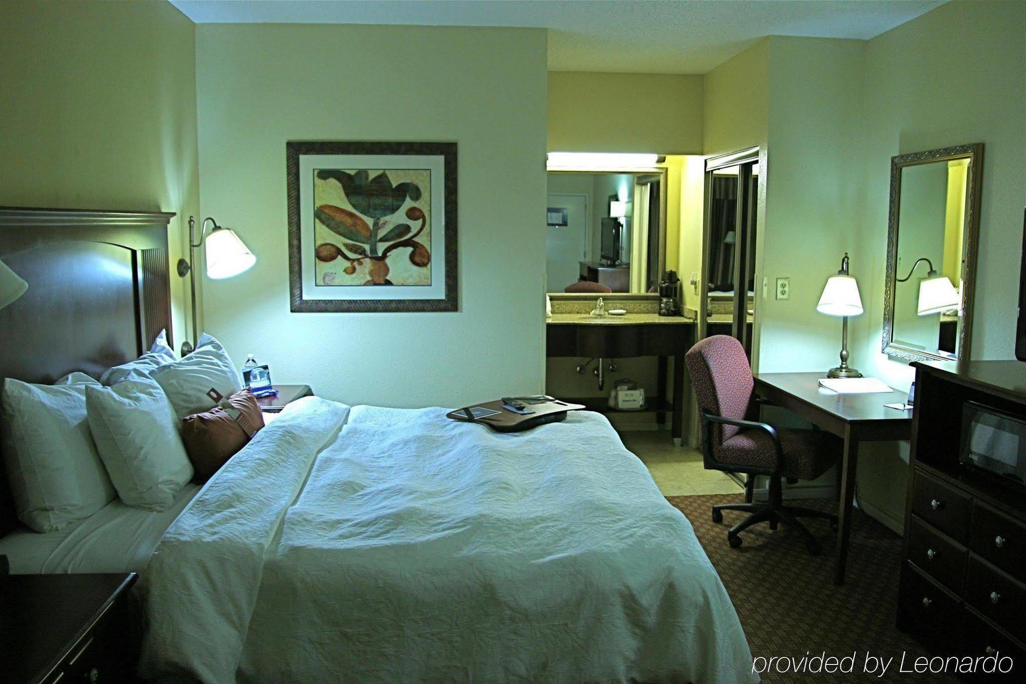 Baymont Inn & Suites By Wyndham The Woodlands Shenandoah Room photo