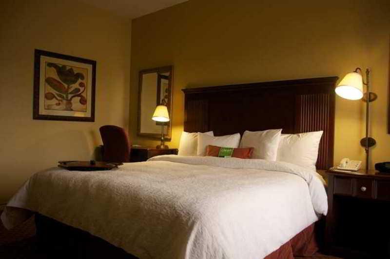 Baymont Inn & Suites By Wyndham The Woodlands Shenandoah Room photo